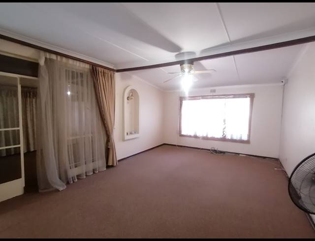 3 BEDROOM FREESTANDING SOLD IN STILFONTEIN EXT 4